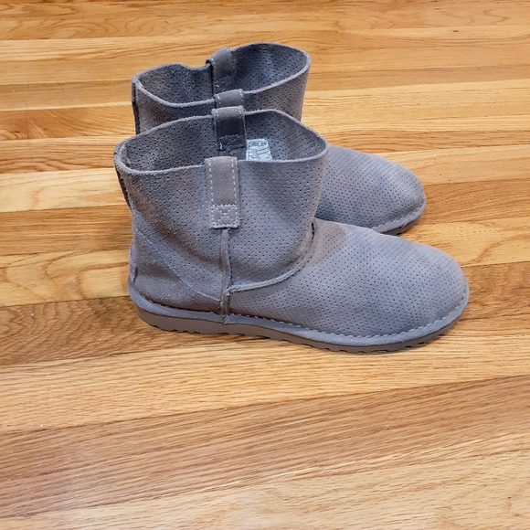 UGG Classic Unlined Mini Perf Boots Size 9 Grey UGG - Picture 2 of 5